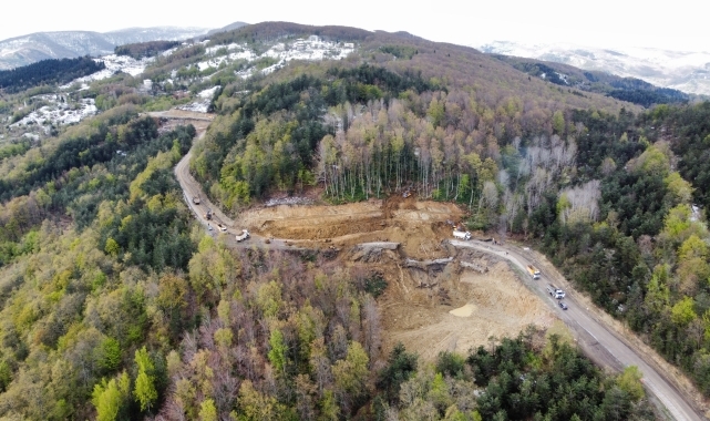 Heyelan nedeniyle kapanan Kastamonu-Çatalzeytin kara yolu dronla görüntülendi