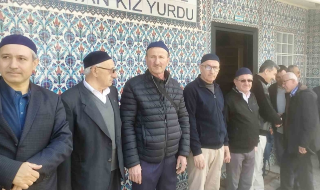 Hisarcık'ta 20 kişilik umre kafilesi dualarla uğurlandı