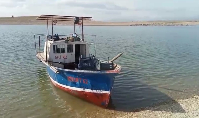İç sularda balık avı yasağı başladı, tekneler karaya çekildi
