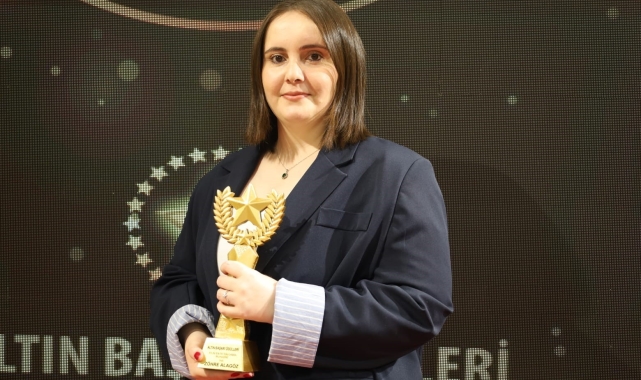 İHA Muhabiri Zöhre Alagöz'e "Yılın En İyi Savunma Muhabiri" ödülü