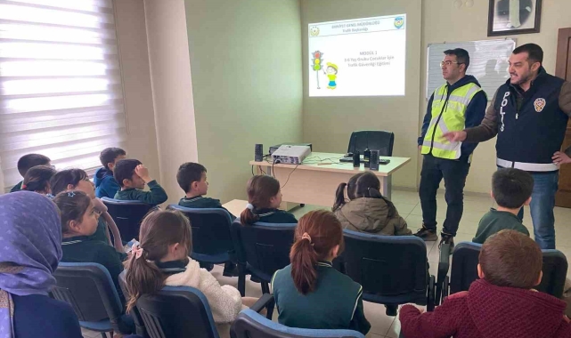 İlkokul öğrencilerden Emniyet Müdürlüğüne ziyaret