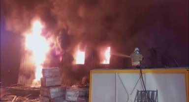 İşçilerin kaldığı konteyner yatakhane alevlere teslim oldu