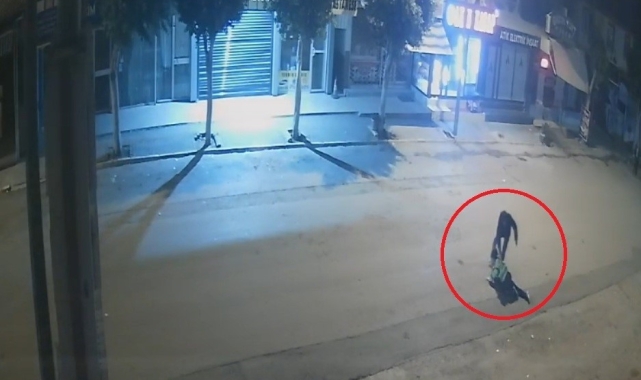 İşe gitmek için servis bekleyen genç kadına ve babasına bıçakla saldıran şüpheli tutuklandı