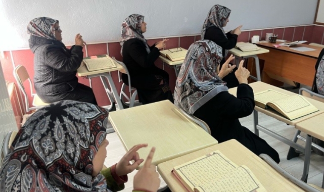 İşitme ve görme engellilerin Kur'an-ı Kerim sevgisi
