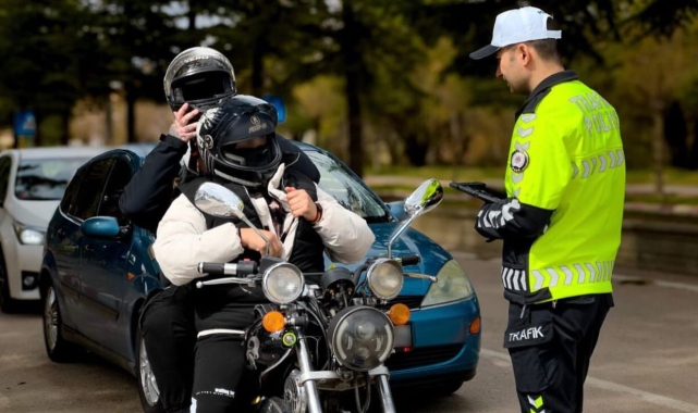Isparta'da 4 günlük trafik denetimlerinde bin 605 sürücüye ceza kesildi