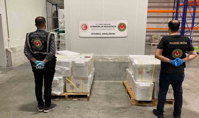 İstanbul Havalimanı'nda 455,2 kilo uyuşturucu ele geçirdi
