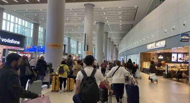 İstanbul Havalimanı'nda bayram dönüşü yoğunluğu