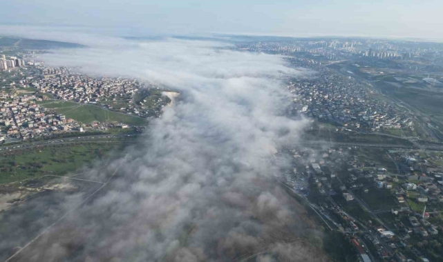 İstanbul'da sis bulutları kartpostallık görüntü oluşturdu