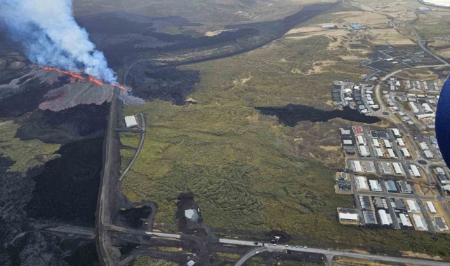 İzlanda'nın Reykjanes Yarımadası'ndaki yanardağda patlama