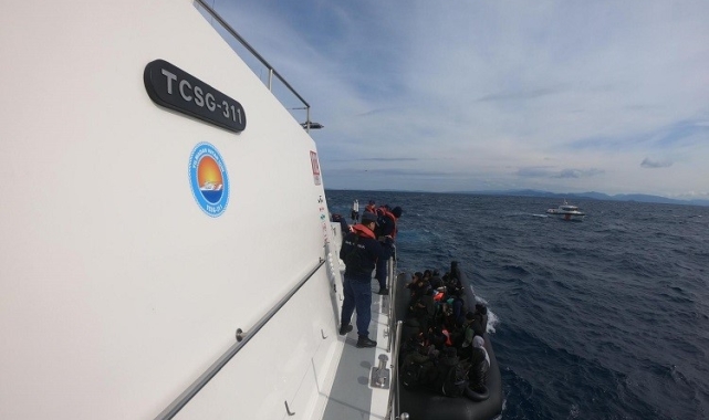 İzmir açıklarında 41 düzensiz göçmen yakalandı