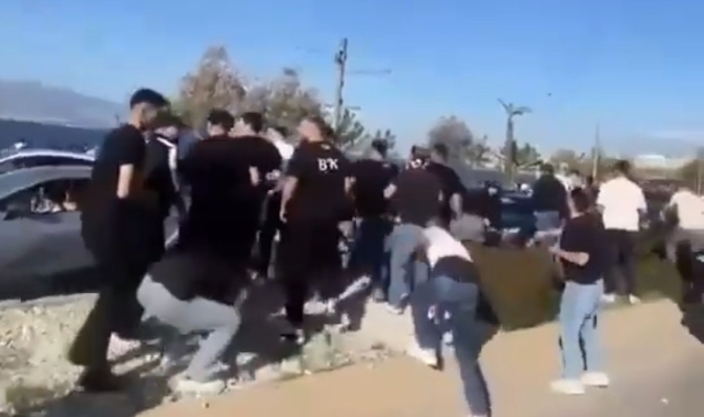 İzmir'de Beşiktaş ile Göztepe taraftarı arasında gerginlik