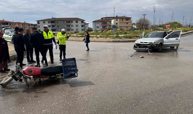 İznik'te otomobil ile motosiklet çarpıştı:1 yaralı