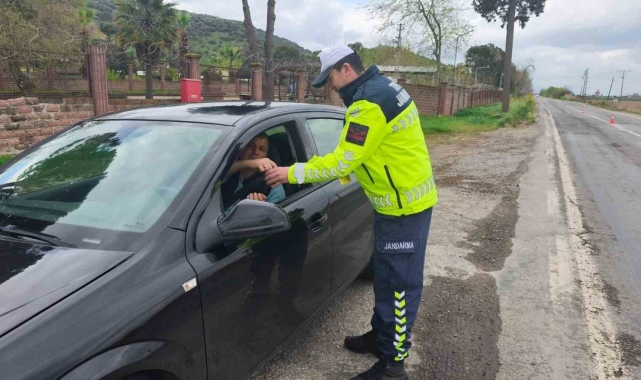 Jandarma ekipleri bayramda trafik denetimlerini sürdürüyor