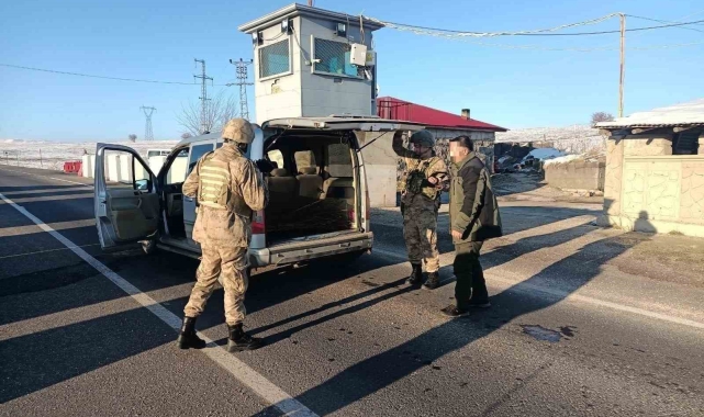 Jandarma göçmen kaçakçılığına geçit vermiyor