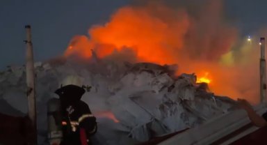 Kahramanmaraş'ta geri dönüşüm tesisinde yangın