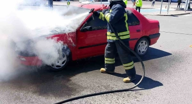 Kahramanmaraş'ta otomobil yangını