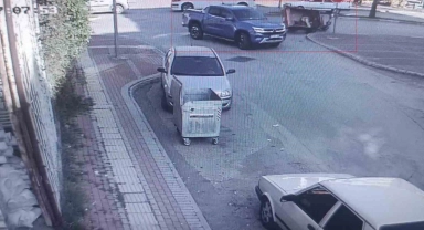 Kamyonetin çarptığı üç tekerli motosikletinin altında kaldı