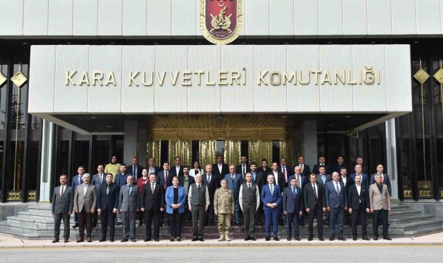 Kara Kuvvetleri Komutanı Doğu ve Güneydoğu&#039;dan gelen şehit ve gazi yakınlarını ağırladı