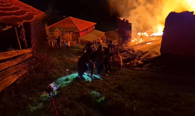 Kastamonu'da çıkan yangında 1 ev zarar gördü