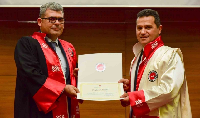 Kastamonu Üniversitesi'nde başarılı olan akademisyenlerle öğrenciler ödüllendirildi