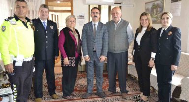 Kaymakam Ateş Polis Haftası'nda emekli başkomiser Okatan'ı unutmadı