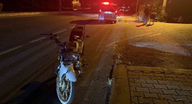 Kaza yaptı, motosikleti bırakıp kaçtı