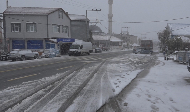 Kırklareli'nin yüksek kesimlerinde kar etkili oluyor