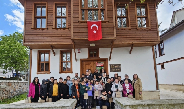 Kitap okuyan çocuklar ödüllendirildi