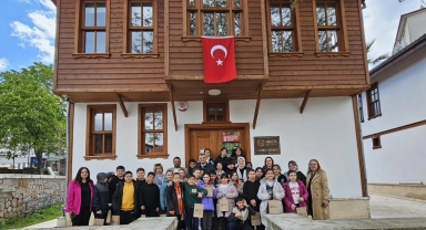 Kitap okuyan çocuklar ödüllendirildi