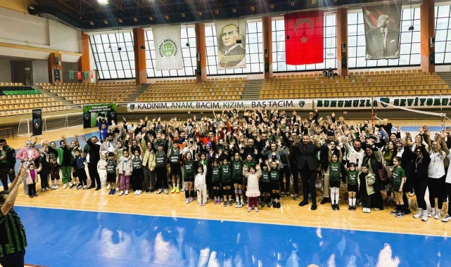 Kocaelispor, yıllar sonra yüzünü voleybol ve basketbola çevirdi