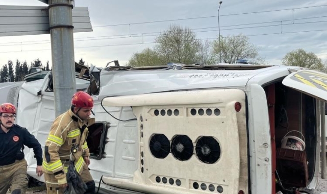 Kontrolden çıkan servis aracı refüje girdi: 1 bebek öldü, 5 kişi yaralandı