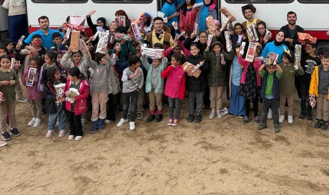Köy okulundaki öğrencilere sürpriz
