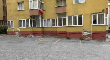 Küçükçekmece'de bulunan bir sitenin 6.2'lik deprem sonrası görüntüsü korkuttu