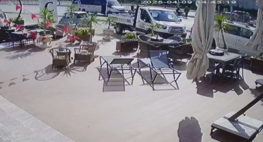 Kuşadası'nda kırmızı ışık ihlali kazayı beraberinde getirdi: 1 yaralı
