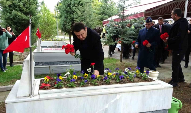 Kütahya'da Polis Haftası dolayısıyla şehitlik ziyaretleri gerçekleştirildi