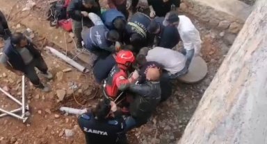 Kuyuya düşen işçiyi itfaiye kurtardı