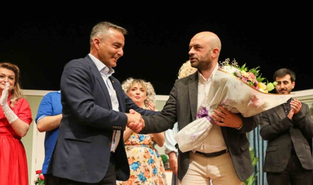 MAKET'ten Kahkaha dolu prömiyer