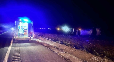 Mardin'de kontrolden çıkan minibüs takla attı: 3 yaralı