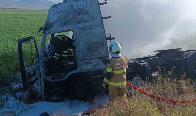 Mardin'de seyir halindeki tırda yangın
