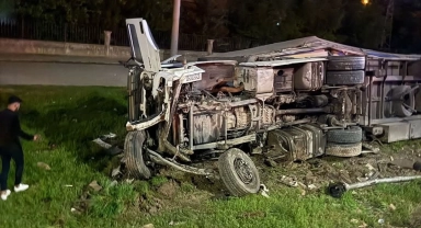 Mardin'de tır ile hafif ticari araç çarpıştı: 6 yaralı