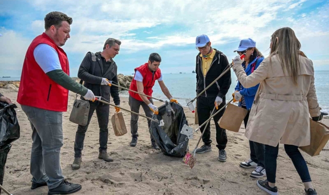 Mersin'de 182 kişi sahiller için birleşti, 580 kilo çöp toplandı