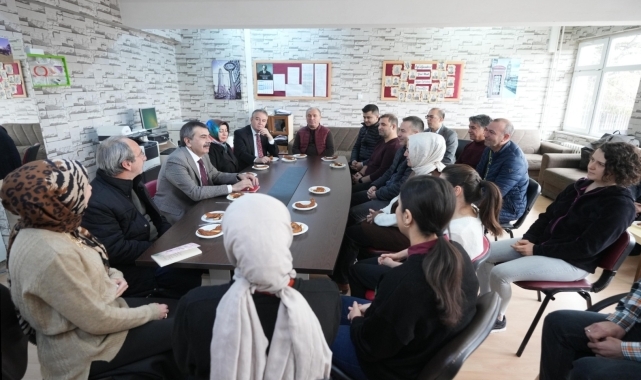 Milli Eğitim Bakanı Tekin, Çorum'da okul ziyaretinde bulundu