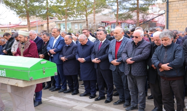Milli Savunma Bakanı Güler, Bayburt'ta vefat eden yengesinin cenaze törenine katıldı