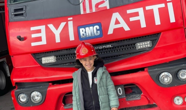 Minik Eray itfiayeciliği yerinde öğrendi