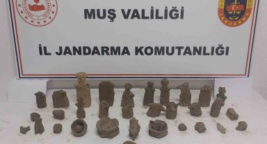 Muş'ta tarihi eser kaçakçılığına suçüstü: 42 tarihi obje ele geçirildi