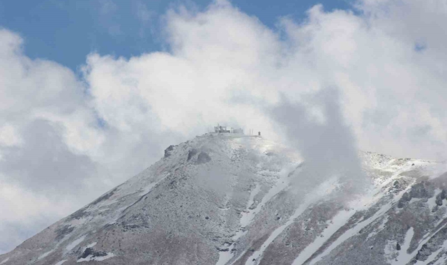 NATO'ya ait radar üssündeki küre fırtına nedeniyle yerinden söküldü