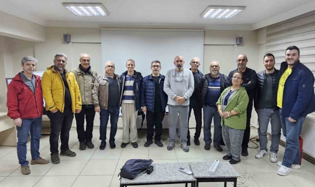 Nazillili fotoğraf tutkunları yeni teknolojileri öğreniyor