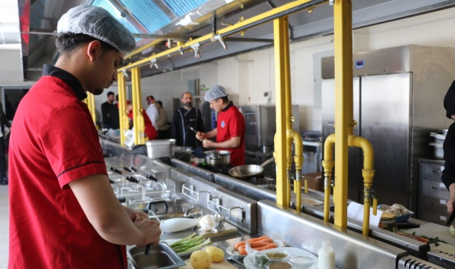 Ödüllü yemek yarışmasında coğrafi tescilli ürünleri sergilediler