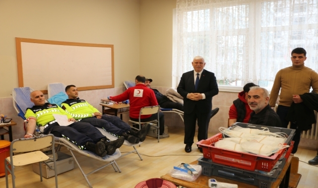 Of'ta velilerden kan bağışı kampanyasına destek