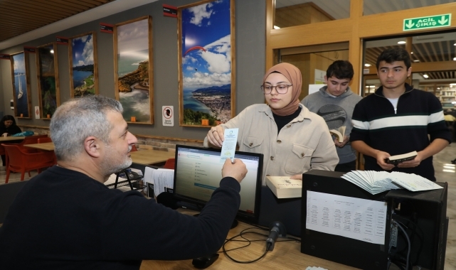 Ordu'da kütüphanelerde kır çiçek tohumlu kitap ayracı dağıtılıyor
